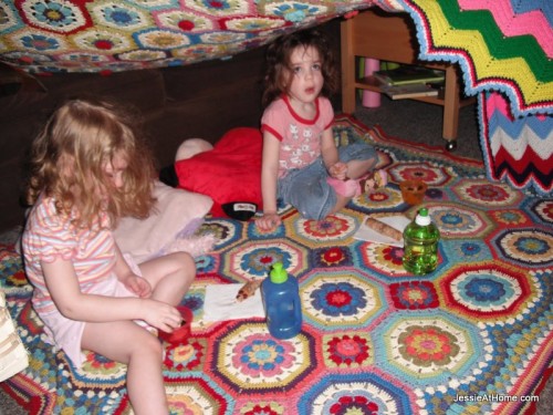 Lunch-in-the-blanket-fort-2011