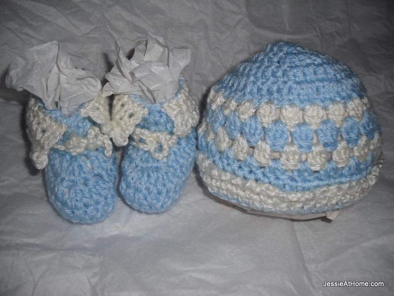 Hat-and-booties-set-for-Donna