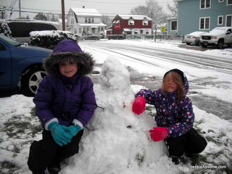 Girls-With-Frosty-the-Snowman