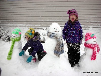 Kyla-catching-snowflakes