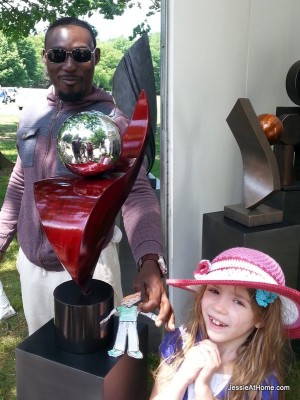 Flat-Stanley-with-a-cool-sculpture-and-the-artist