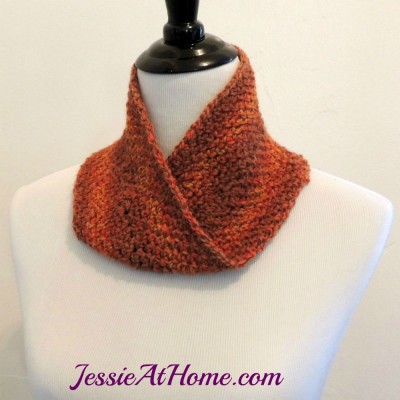 Linen-Stitch-Mobius-Cowl-free-crochet-pattern-by-Jessie-At-Home-5