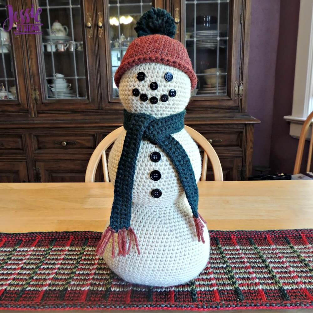 Snowman Centerpiece - free crochet pattern by Jessie At Home - 2