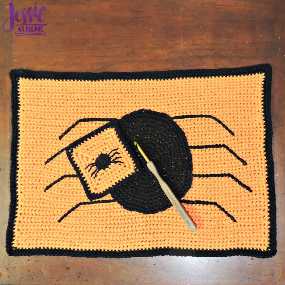 Spider Placemat a creepycrawly way to celebrate Halloween! Jessie At Home