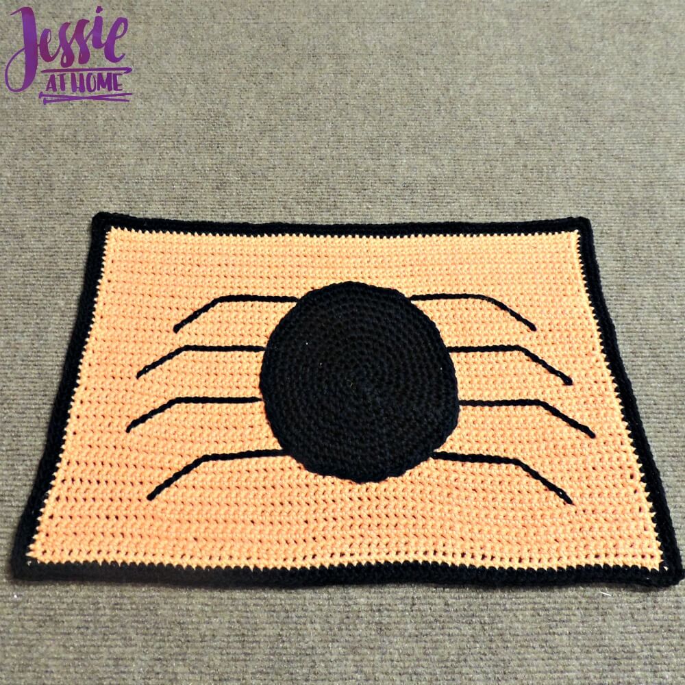 Spider Placemat a creepycrawly way to celebrate Halloween! Jessie At Home