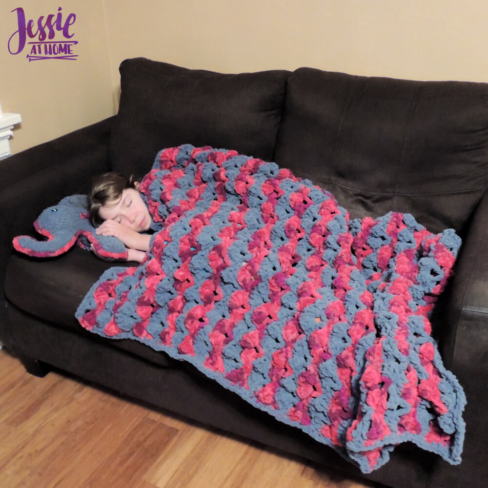 Sofa Sweet Sofa a quick & cozy crochet sofa throw Jessie At Home