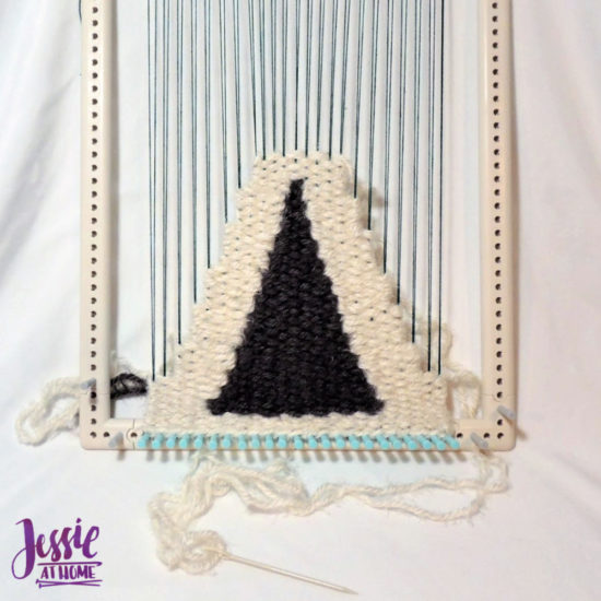 Learn to make Woven Wall Hangings - review by Jessie At Home - Weaving