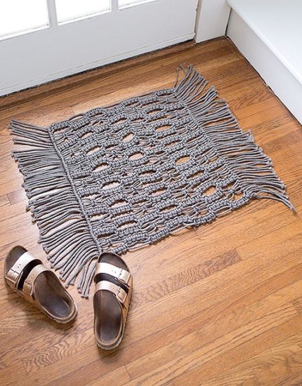 Get Started in Macrame book review and project from Jessie At Home - macrame rug