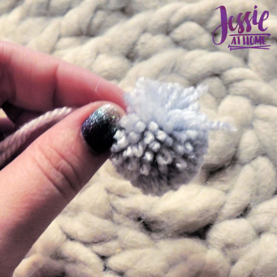 Clover Pom Pom Maker Tutorial by Jessie At Home - Shake and clip