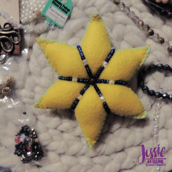 Felt Holiday Star - Felt Craft Tutorial by Jessie At Home - Bead Around