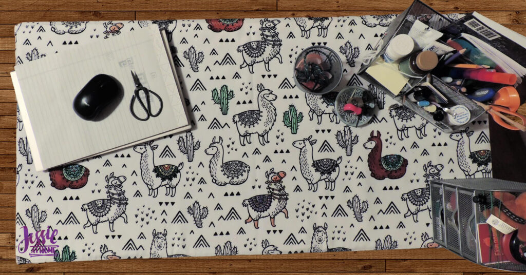 Llama Table Cover Overhead